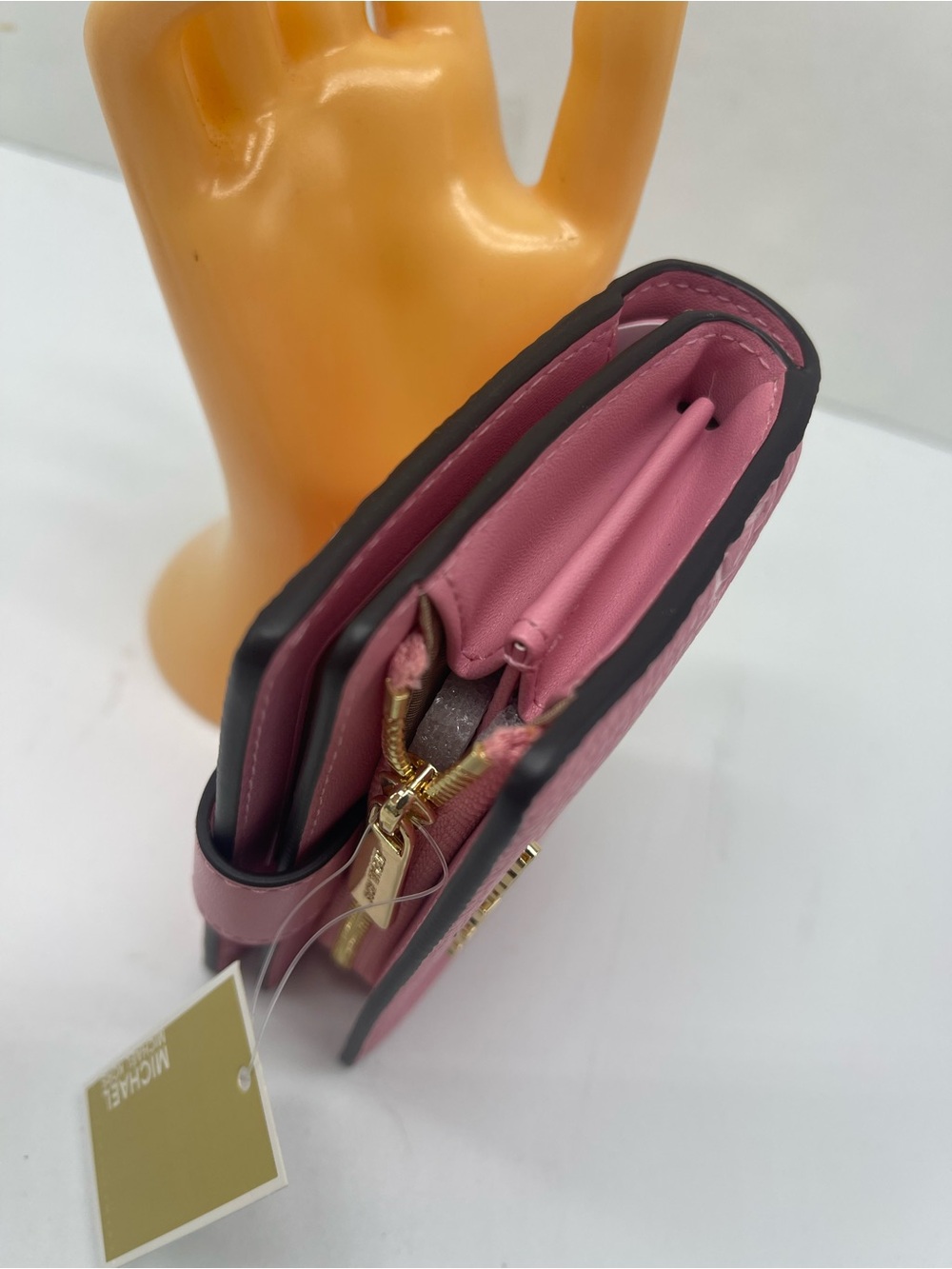 MICHAEL KORS Jet Set Travel Md Zip CoinLogo Debossed Bifold Wallet
Carnation
NWT - Picture 15 of 16